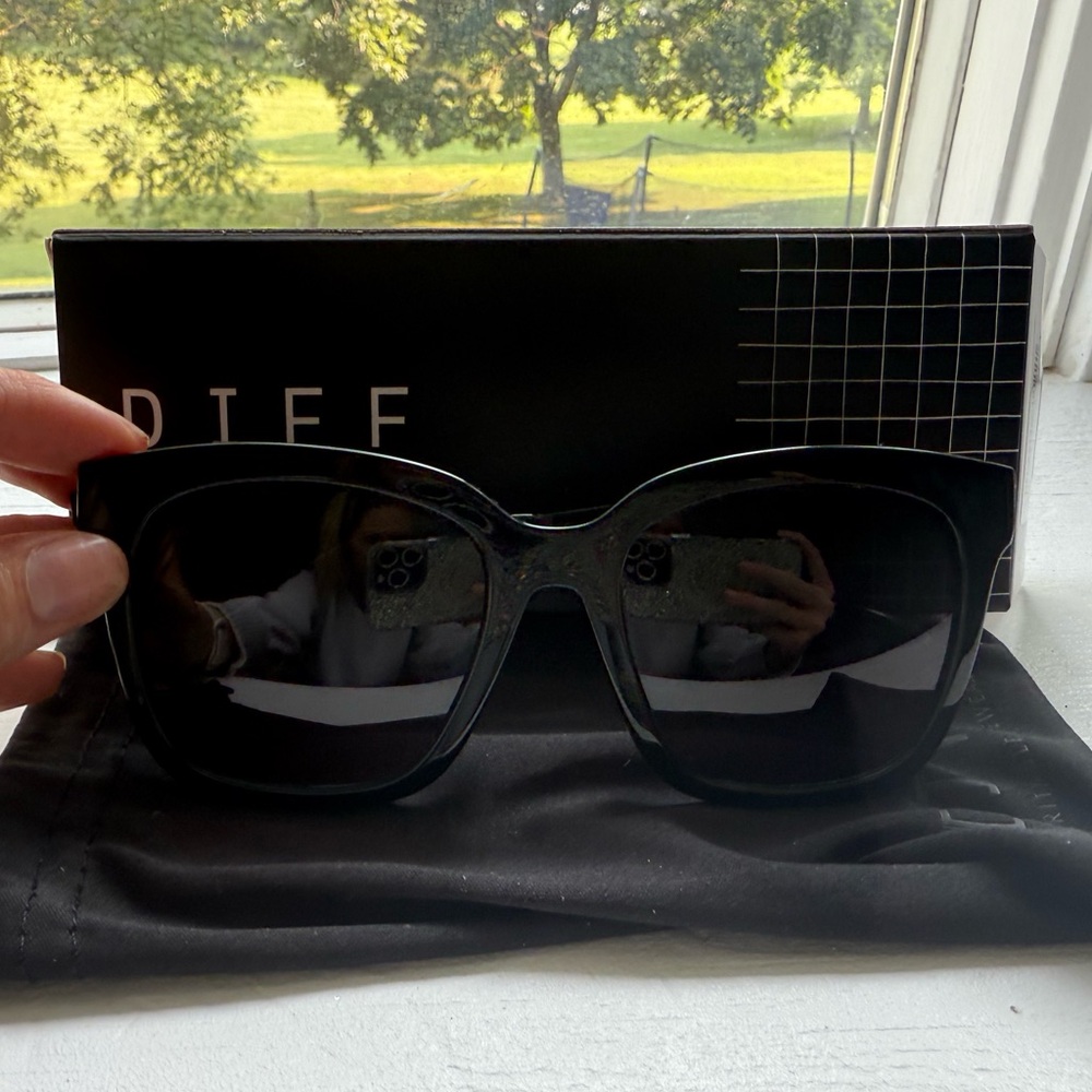 Diff Black Bella Oversized Sunglasses